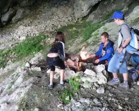 Feu et grotte préhistorique - Journée